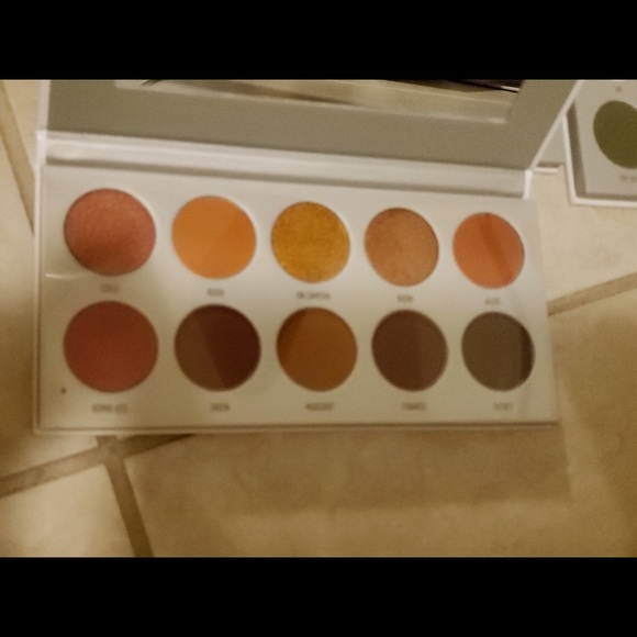 Eyeshadow Makeup - Picture 5 of 7